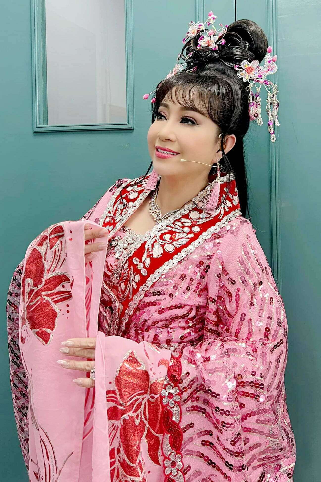 Thoại Mỹ được đề xuất xem xét cấp danh hiệu NSND: Tôi mừng không ngủ được 5 Thoại Mỹ được đề xuất xem xét cấp danh hiệu NSND: Tôi mừng không ngủ được - ảnh 4